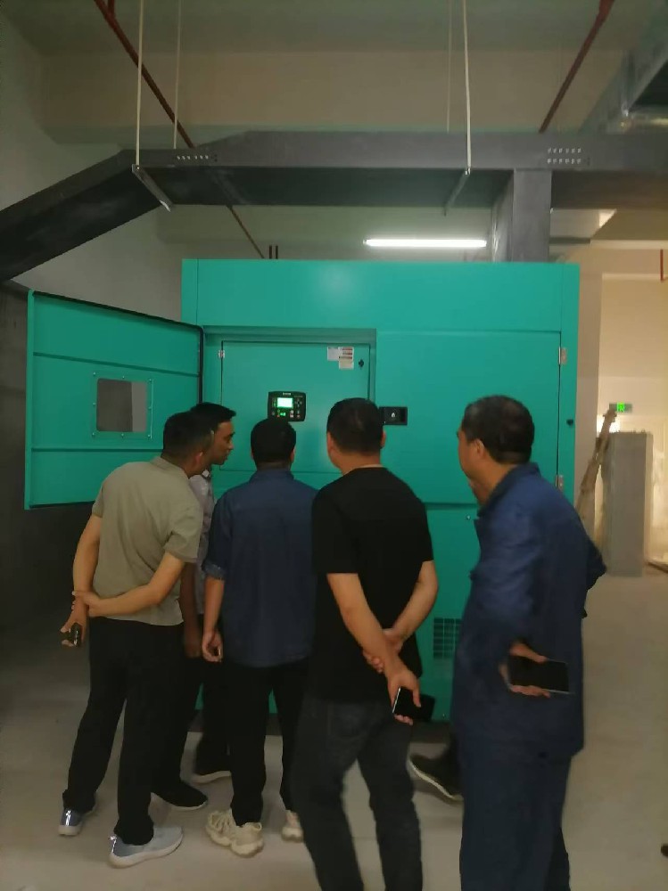 极速电竞esports为二院提供的康明斯500KW静音自动化机组顺利验收,获得医院一致好评!